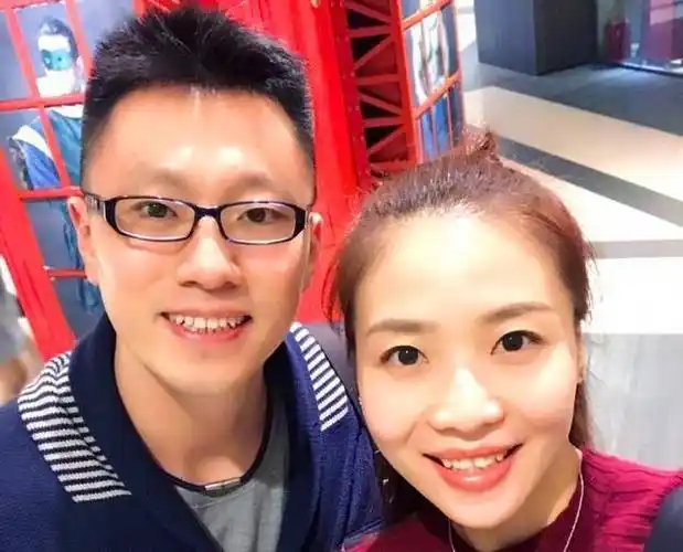 女排奥运冠军魏秋月生子:抱着儿子送丈夫出征