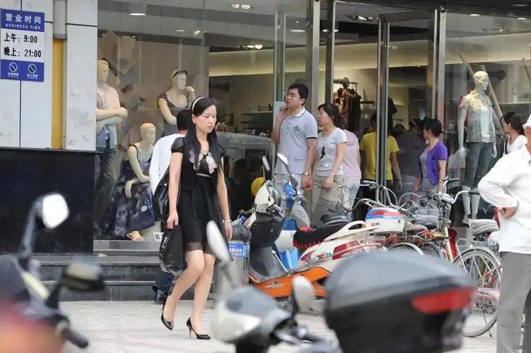 潍坊街拍美女第二季哈哈哈美女们看看有没有拍到你们