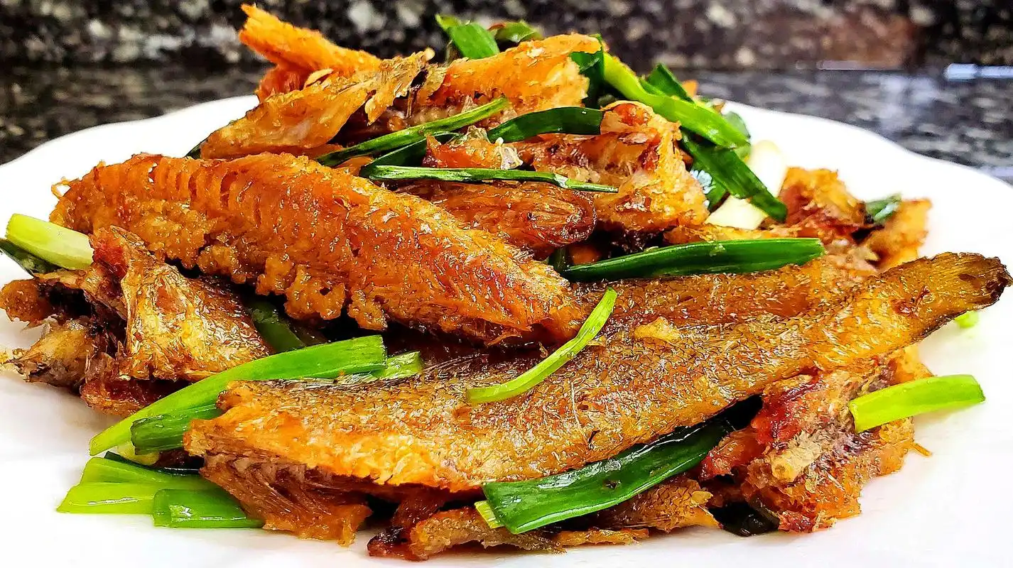 视频-鱼肉最喜这样吃,连骨头都不吐,完美的下酒菜 服务升级 2红烧鱼