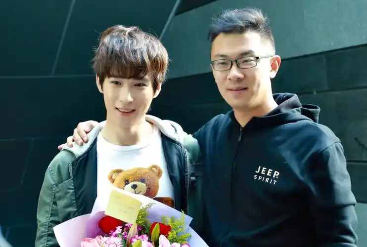 激动,看到男三果断追了,期待何蓝逗和牛子藩等人主演的《星海蔷薇》吗