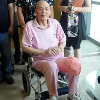 闫怀礼生前照片