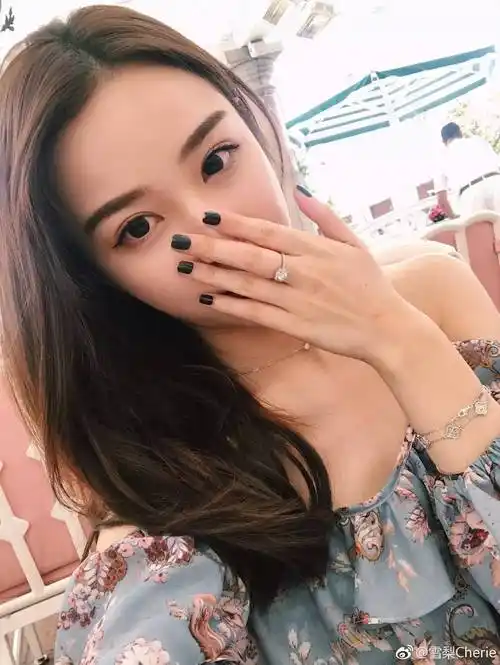 朋友圈晒照大赛马上开始最美自拍姿势get没