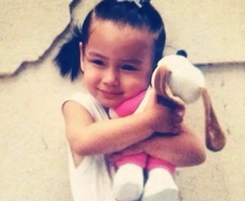 看到她父母的照片,答案自然就出来了|整容|父母|杨颖_新浪新闻