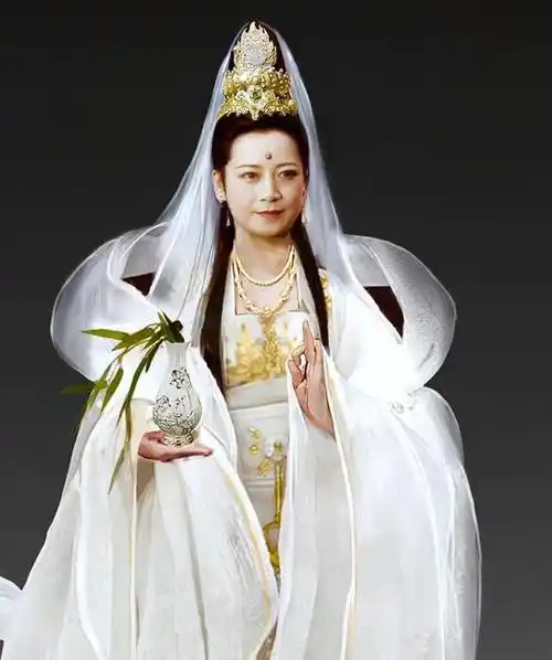 甚至左大玢都没有预料到,他所扮演的观音角色会被安置在普通百姓的