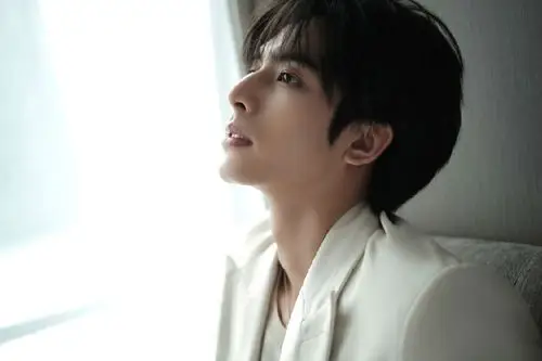 上游时尚|宋威龙上演"侧颜杀"