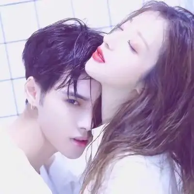 暧昧接吻情侣头像一对两张一张两人
