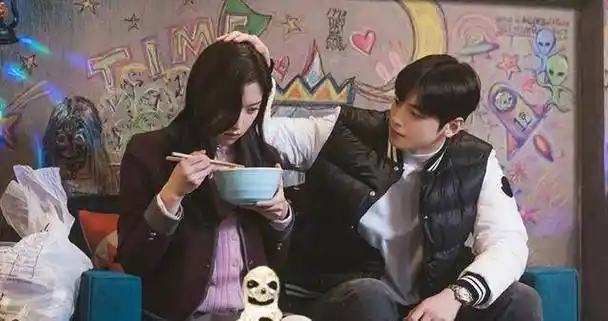 《女神降临》戏外车银优呆萌爱笑,与文佳煐斗嘴,吻戏前还在吐槽_情节