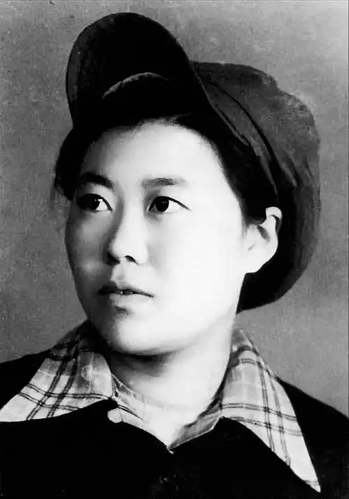 新中国成立后的,第一位女拖拉机手