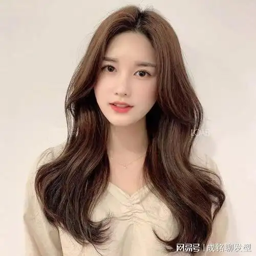 30岁女士烫什么发型显年轻这六款卷发时髦洋气又减龄超显气质