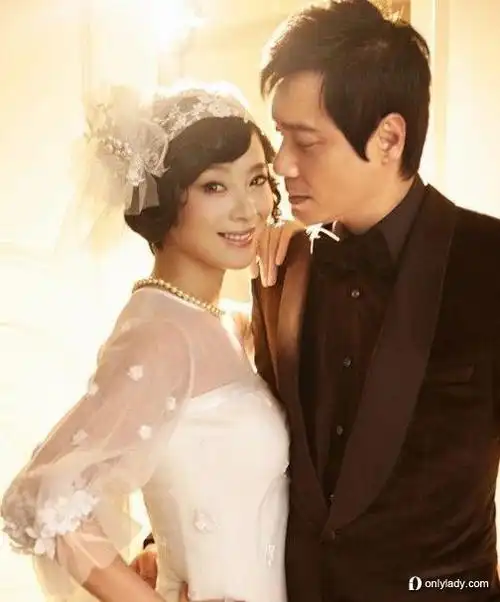 你们认识罗嘉良吧?他的老婆就是苏岩,也就是片中.