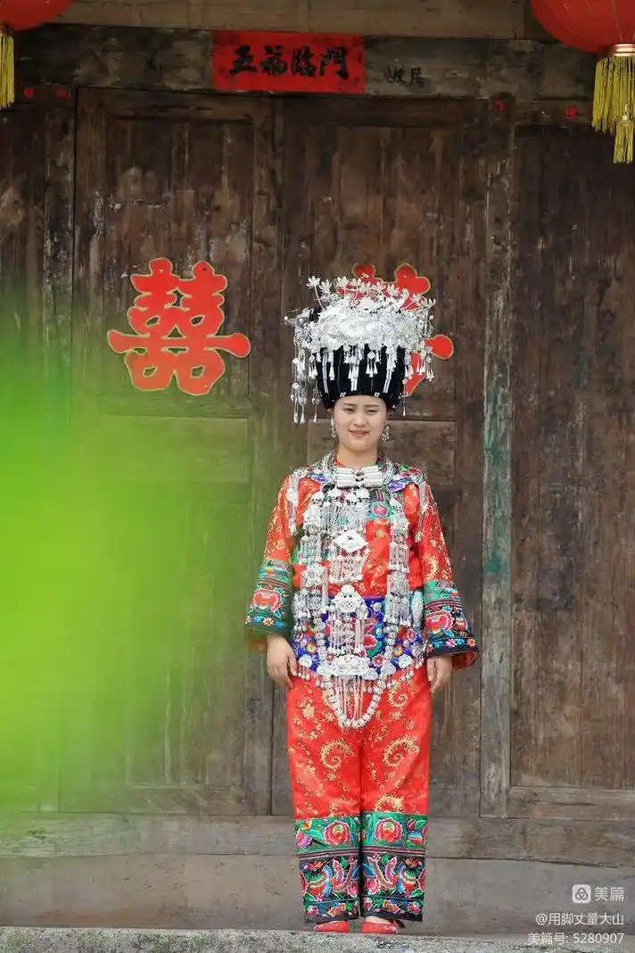 湘西苗族出嫁穿嫁衣