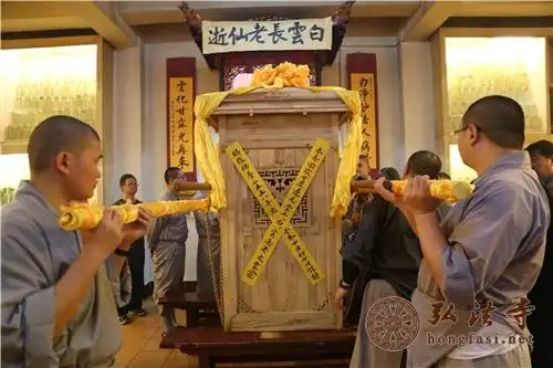 广东深圳弘法寺首座白云长老荼毗法会举行