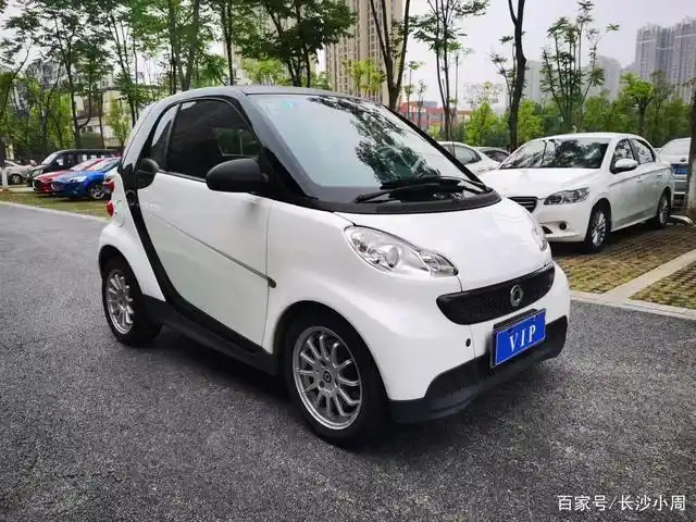 到店14年奔驰smart1.0排量,双门两座无边框车门有喜欢的吗?