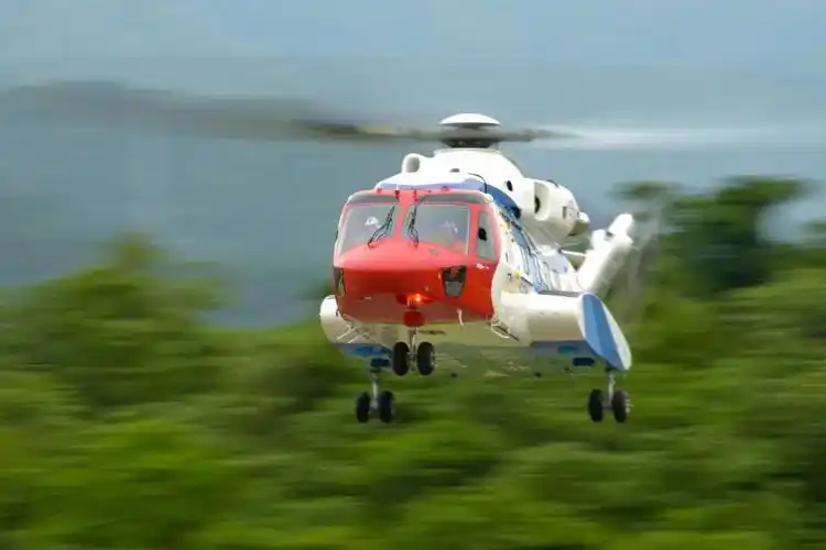 ac313a是在ac313直升机的基础上,采用宽体机结构,倾斜尾桨,升级传动