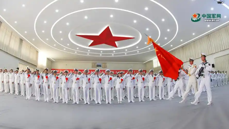 海军陆战队某旅组织2020年度退役士兵向军旗告别仪式