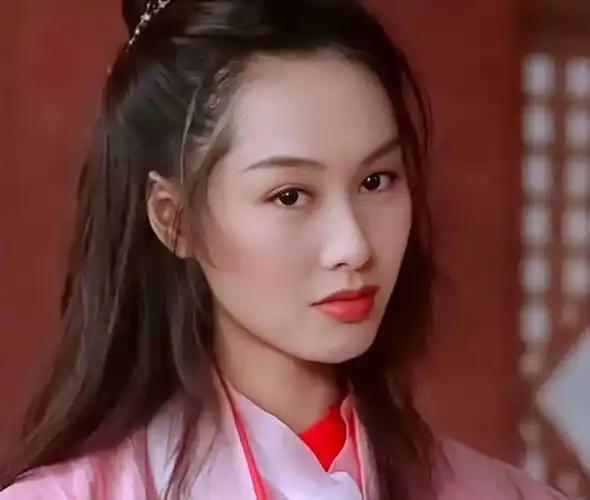 紫霞仙子·朱茵《大话西游》3微笑的王玉燕是一流的美女,但她的妆容和