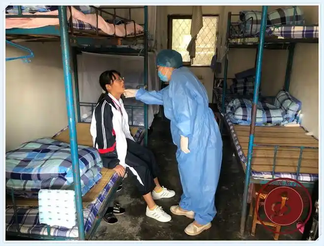 同时原宿舍要由消毒人员进行全方位消毒.