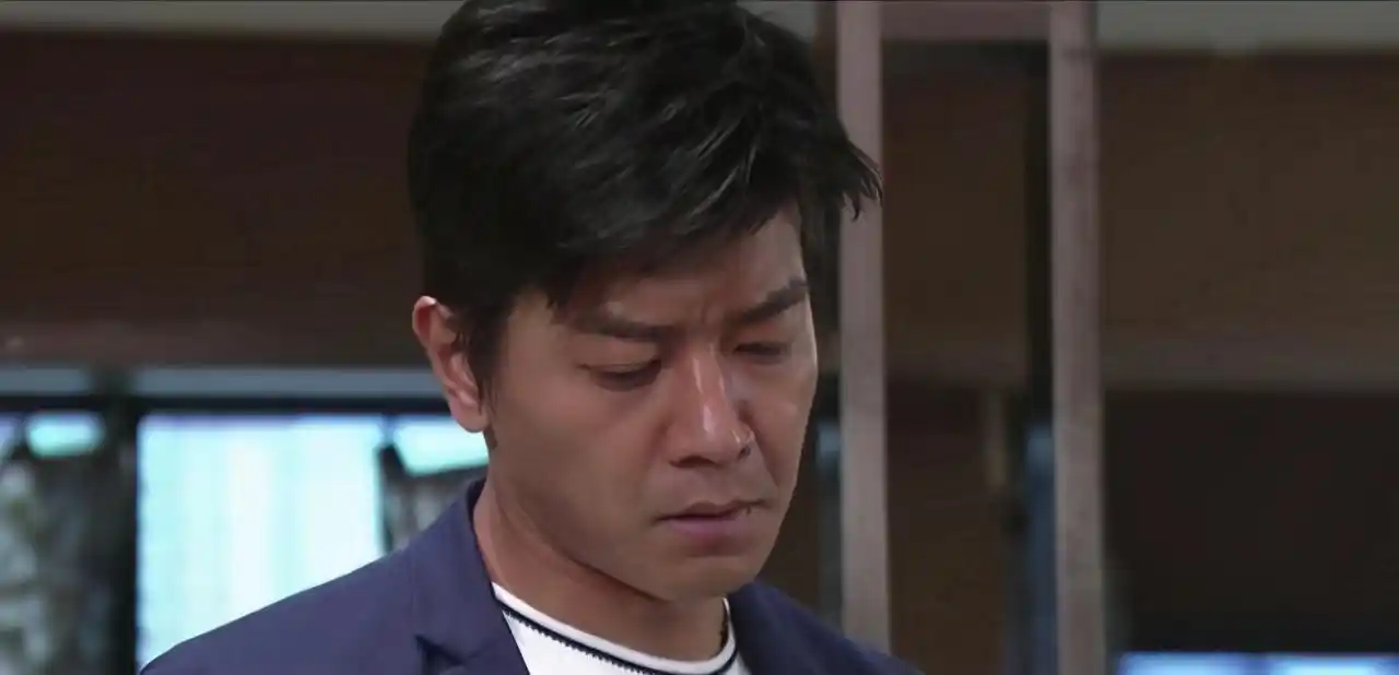 意外频发!tvb小生黎诺懿录制饮食节目再中招,睫毛,头发皆被烧