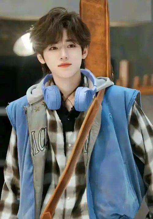 养成系时代新星宋亚轩二十撷彩行舟漫海,少年的征程永不言败