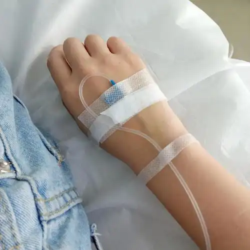 四月底,得了肠胃炎,肚子里藏着一个榨汁机,从深夜撑到了天亮,去诊所吊