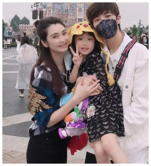 有种遗传叫洪欣女儿6岁容貌不输妈妈网友青出于蓝