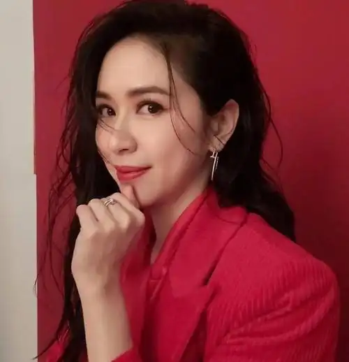 最美名媛蔡依珊:老公忘不掉侯佩岑没关系,我有的是耐心