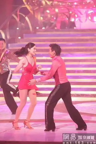 郭羡妮性感热舞贺tvb台庆 蔡依林遭恶搞模仿