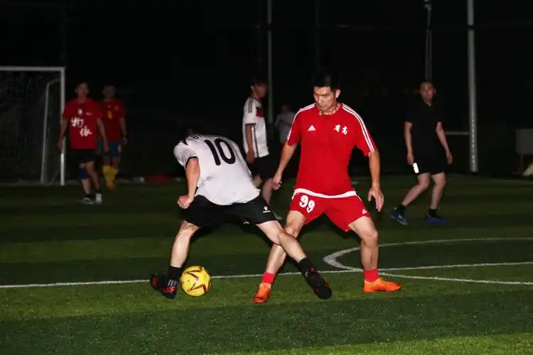 "物依"五人足球赛(夜场)