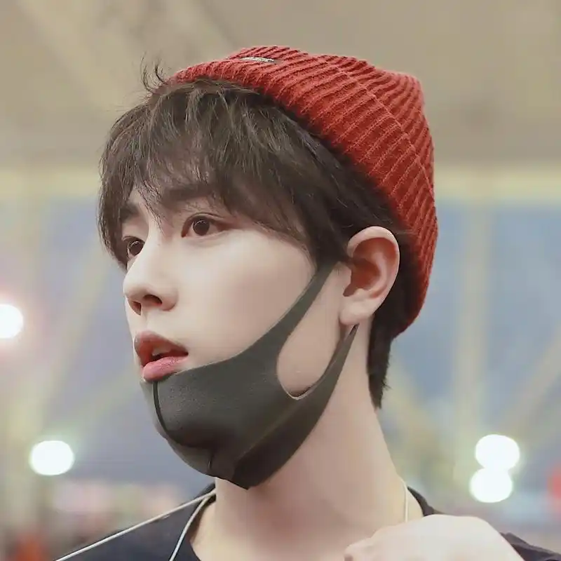 是不是看肖战戴帽子好看也想尝试?劝你不要,因为我已经试过了[饮酒醉]