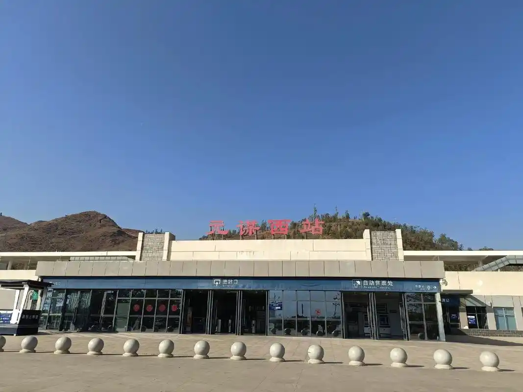 杨绛先生说:"到了一定的年纪,就不要再追求一些华而不实的东西了