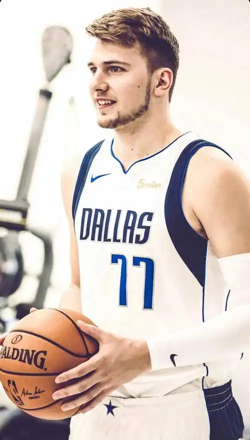 东契奇壁纸又帅又能打