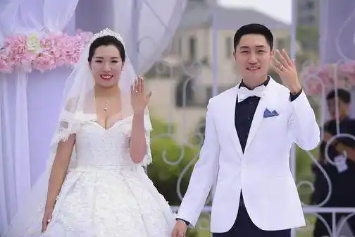 李晓霞乐当家庭主妇不复出周末给老公做一桌好菜一扫而空心情好