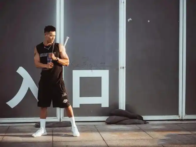 喜欢的男体摄影师谢梓秋的风格作品,你做喜欢哪个?