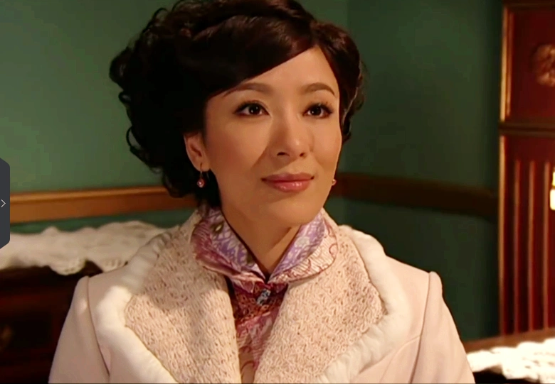 《倚天屠龙记》中的峨眉派尼姑以及《封神榜》中的陈贵妃都是杨怡成名