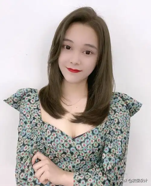 2020最洋气的减龄发型中长发中长发推荐发型