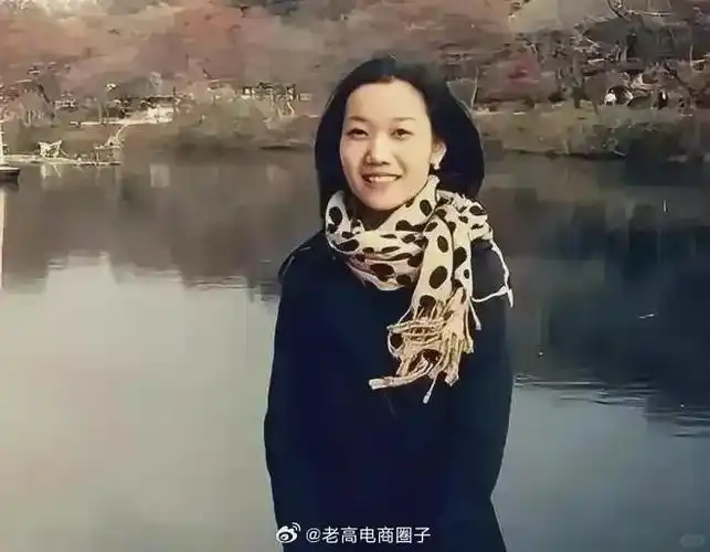 嫁给他,当年要多大的勇气啊!    马云和爱人张瑛罕见合影!