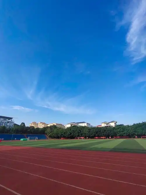 天空跑道我们校园生活