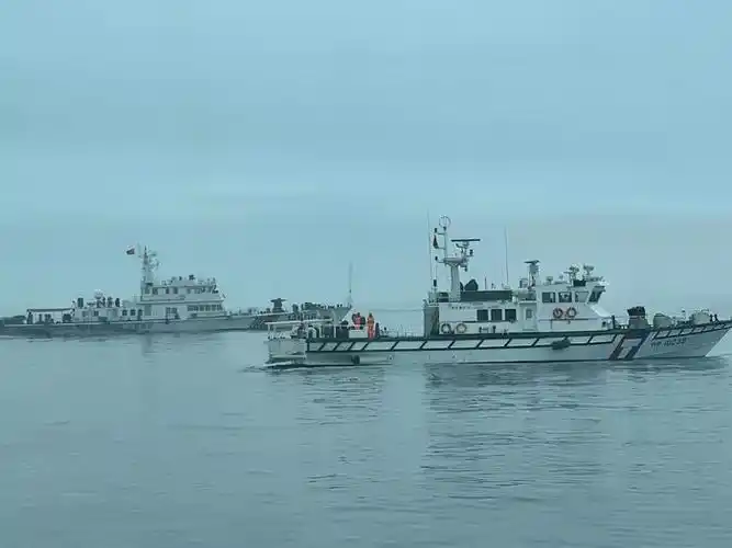 船在乌丘屿海域这么近距离的对峙,总有一种高清复刻八六海战的感觉