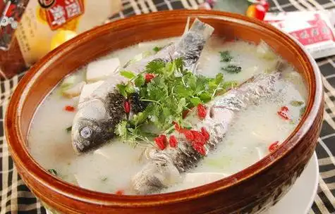 这样做的鲫鱼汤超好喝,奶白奶白的 用料 鲫鱼