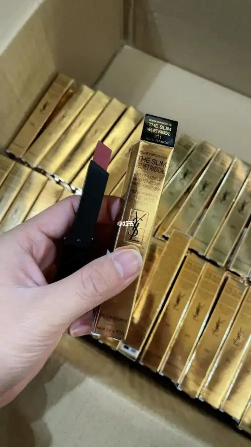 圣罗兰小黑条301  #圣罗兰小黑条301粉豆沙带点杏调