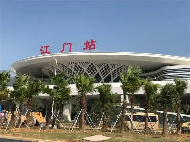 站场以"小鸟天堂"为造型,珠西综合交通枢纽江门站即将开通运营