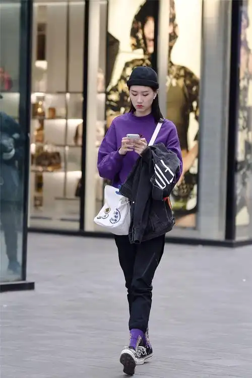 春天选择一款帆布鞋,逛街舒适,还搭配出小女生的味道