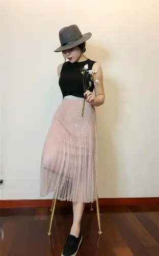 粉色网纱半身裙,搭配秋装刚刚好