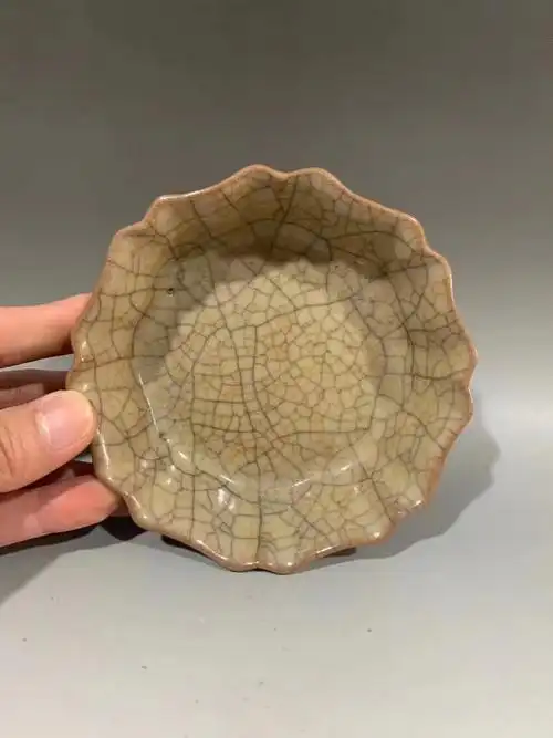 哥窑牡丹笔洗九五品