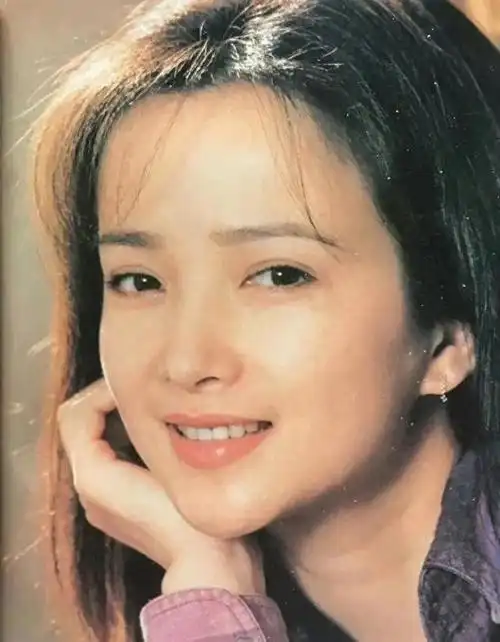 她邀请何晴参与一部新电影的拍摄,并给