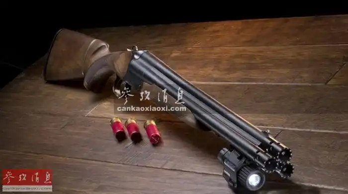 意大利齐亚帕"三重威胁"三管霰弹枪宣传照.