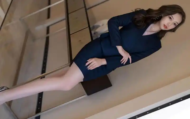 精明干练长腿ol美女,黑色制服搭配肉丝高跟