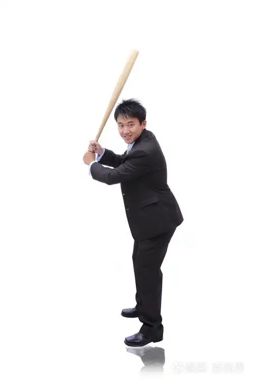 商务男人拿棒球棍