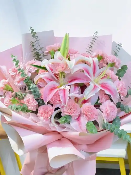 送给长辈的百合康乃馨花束