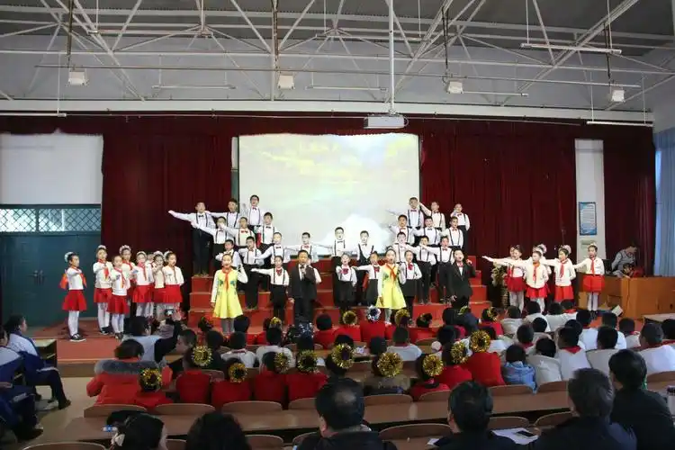 《歌唱我的祖国》五2班朗诵比赛精彩瞬间